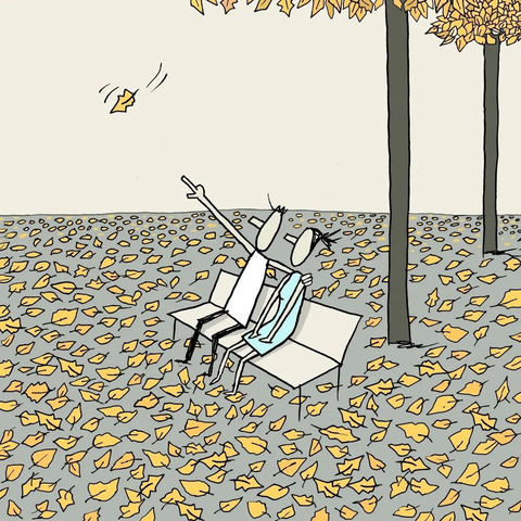 les amoureux qui s'émerveillent de la chute des feuilles sur les bancs publics